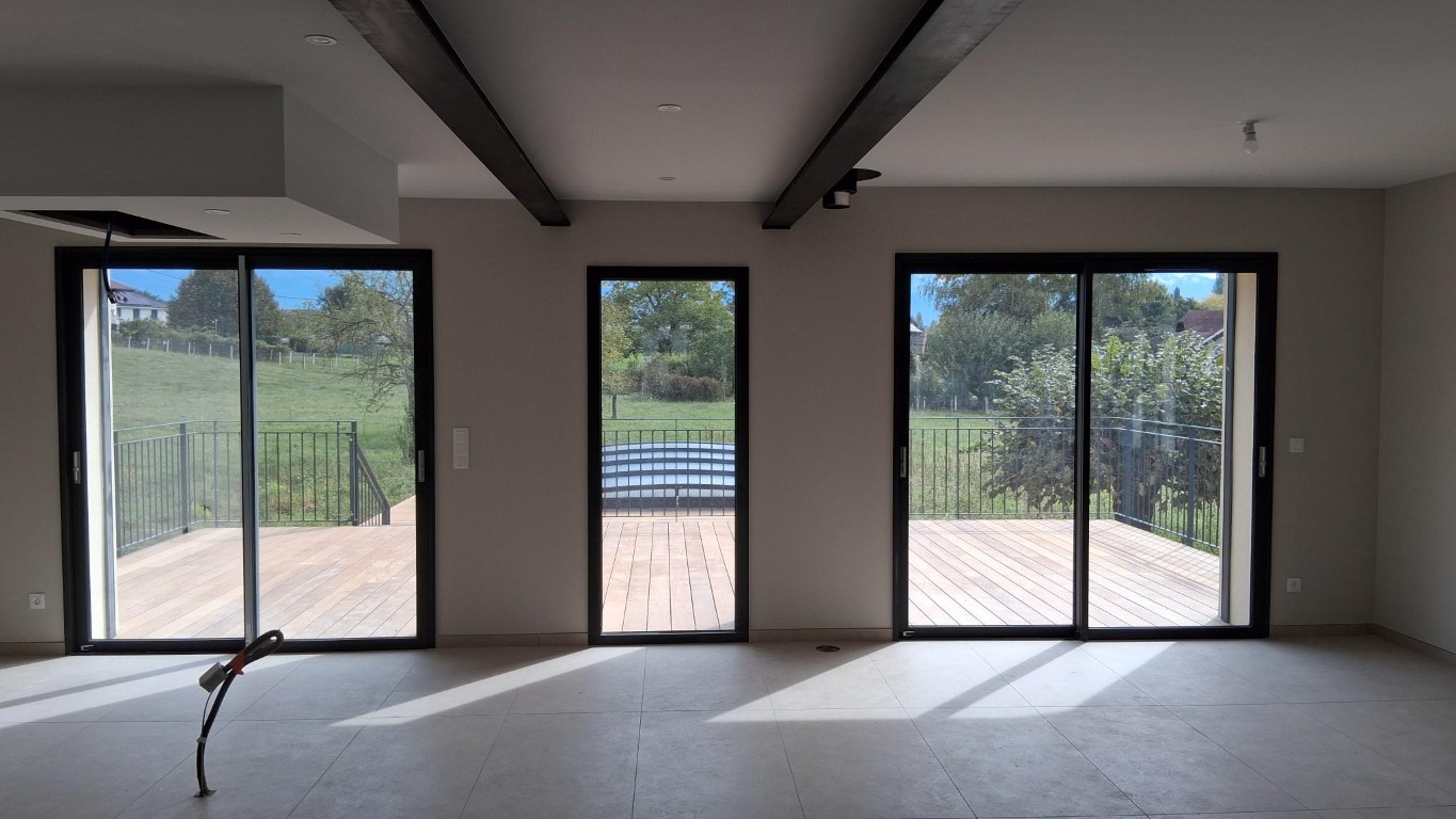 Détail architectural d’une extension de maison à Chambéry Détail architectural d’une extension de maison à Chambéry